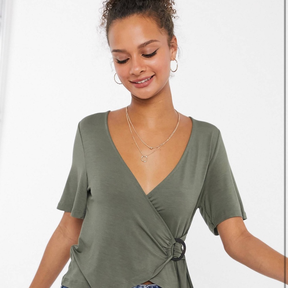 Bb Dakota Far Side v neck tee in green